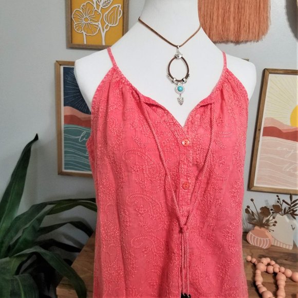 Top. Sleeveless. Coral Embroidered. Luna Moon Brand. Size Medium. - Picture 8 of 8